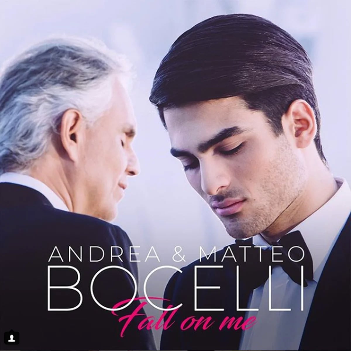 Andrea Bocelli usa los ojos de su hijo para disfrutar del verano