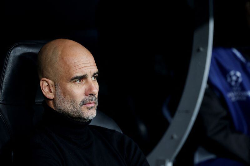 Josep Guardiola, concentrado en ganar la Premier League y la FA Cup con el Manchester City (Reuters/Carl Recine)