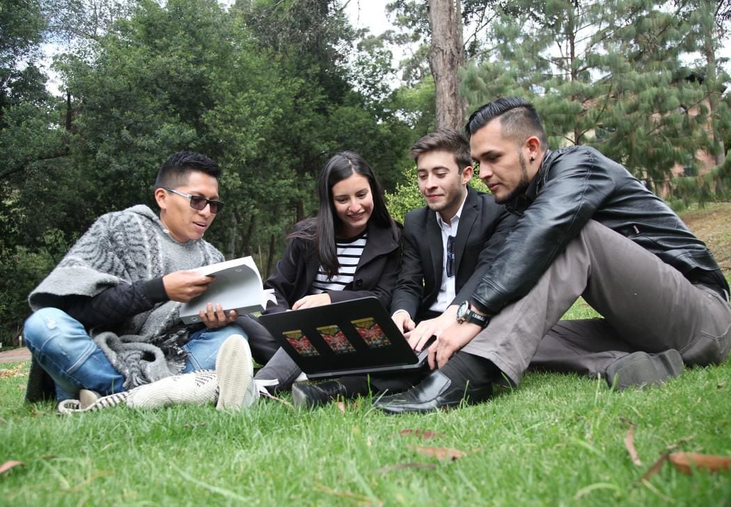 De acuerdo con la encuesta, de 1.868.380 jóvenes que viven en Bogotá, el 31% no ha accedido a educación ni empleo formal. Esta población, para los encuestadores, deberían llamarse “Jóvenes con Potencial”, pues buscan acabar con el estigma y la connotación negativa de los nini —ni estudian ni trabajan—. Foto: Alcaldía de Bogotá.