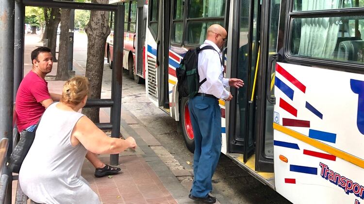 Los pasajeros deberán subir a los colectivos por las puertas de atrás