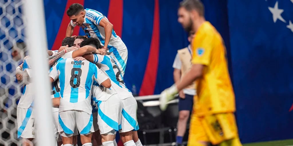 La selección argentina dio un gran primer paso para conquistar el bicampeonato: contundencia sin brillo