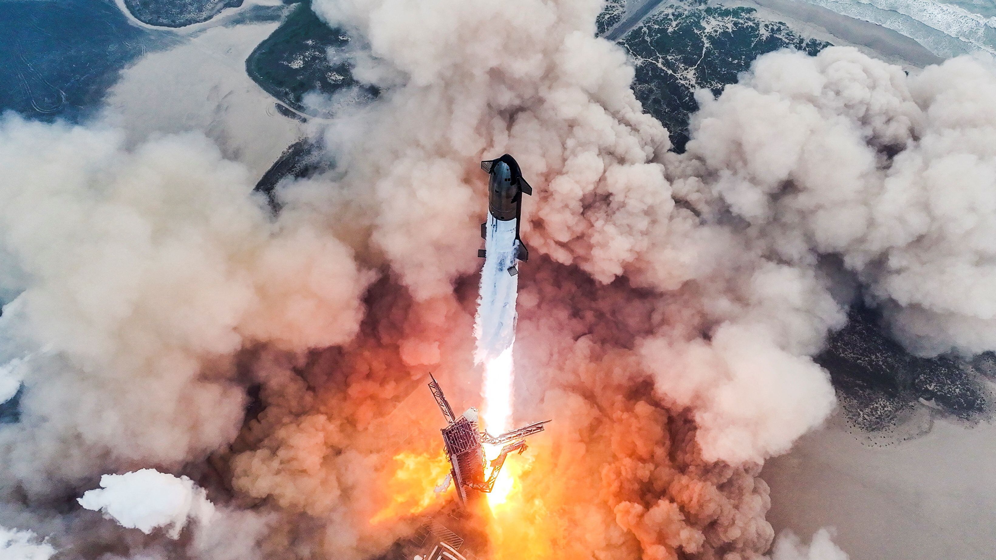 El cuarto vuelo de prueba de Starship fue un éxito y promete acelerar la carrera espacial hacia la Luna y Marte. (SpaceX/Handout via REUTERS)