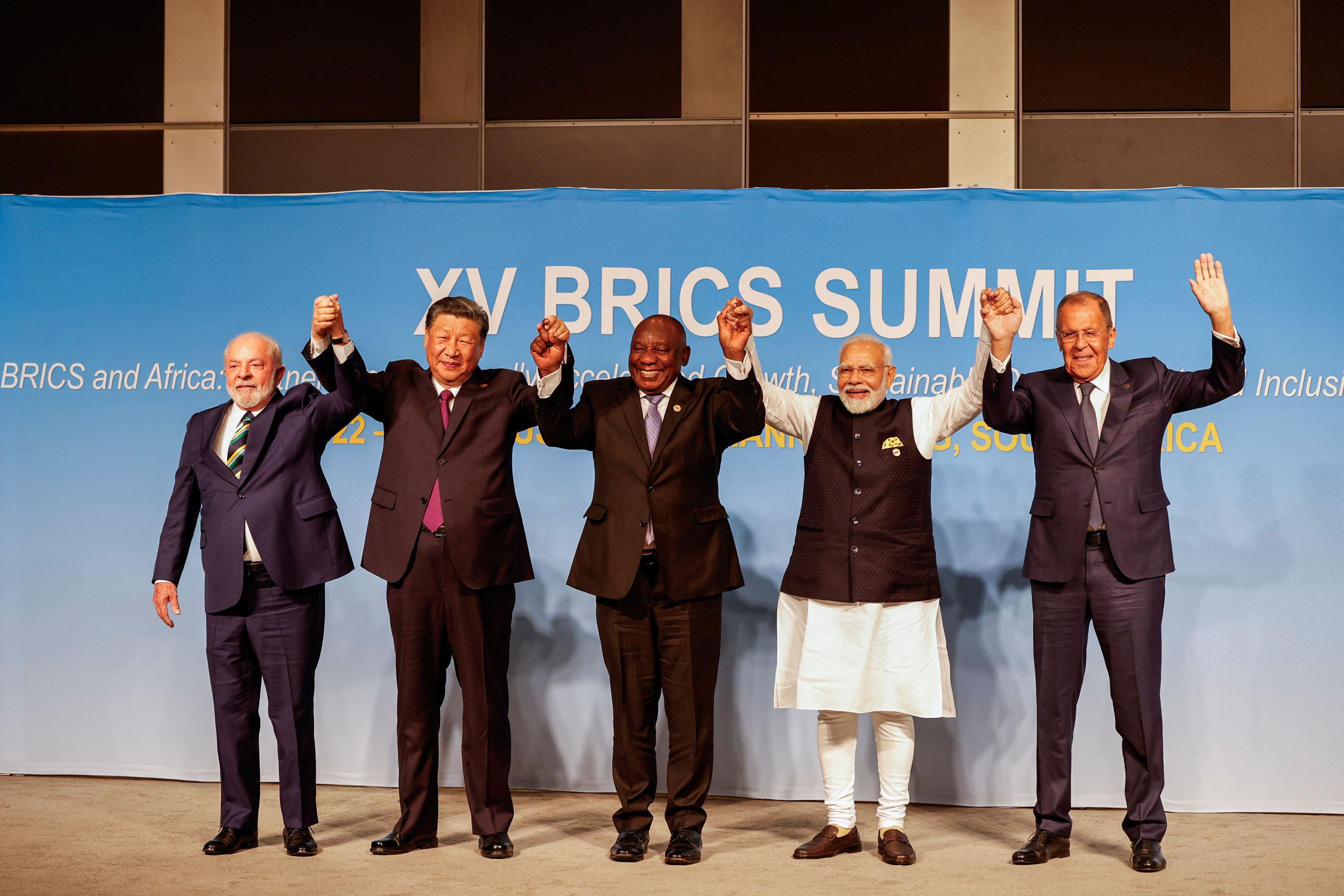 El actual grupo de cinco miembros de los BRICS representa un cuarto de la riqueza mundial y agrupa al 42 por ciento de la población mundial. (REUTERS)