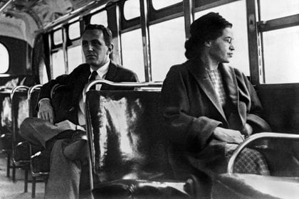 La activista contra la segregación —las leyes Jim Crow— fue una leyenda en vida: Rosa Parks inspiró al movimiento por los derechos civiles. (Underwood Archives/Getty Images)
