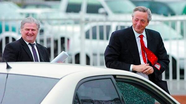 Néstor Kirchner junto a su secretario Daniel Muñoz, el encargado de recibir las coimas