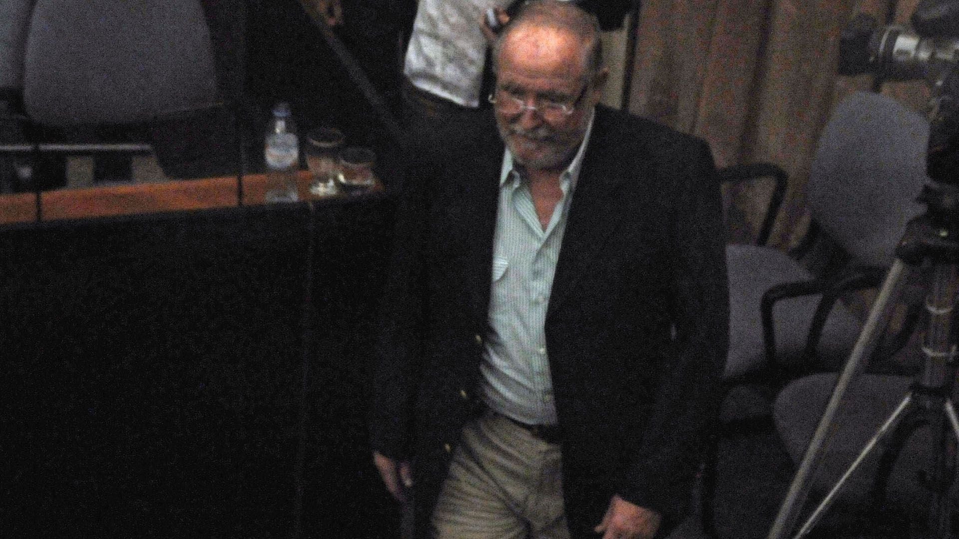 La tarde de febrero de 2004 en la que el Tribunal Oral Federal N° 4 (TOF4), en un fallo que generó incidentes en la sala, sobreseyó al ex presidente de LAPA Gustavo Andrés Deutsch, entre otros directivos de la compañía aérea (NA)
