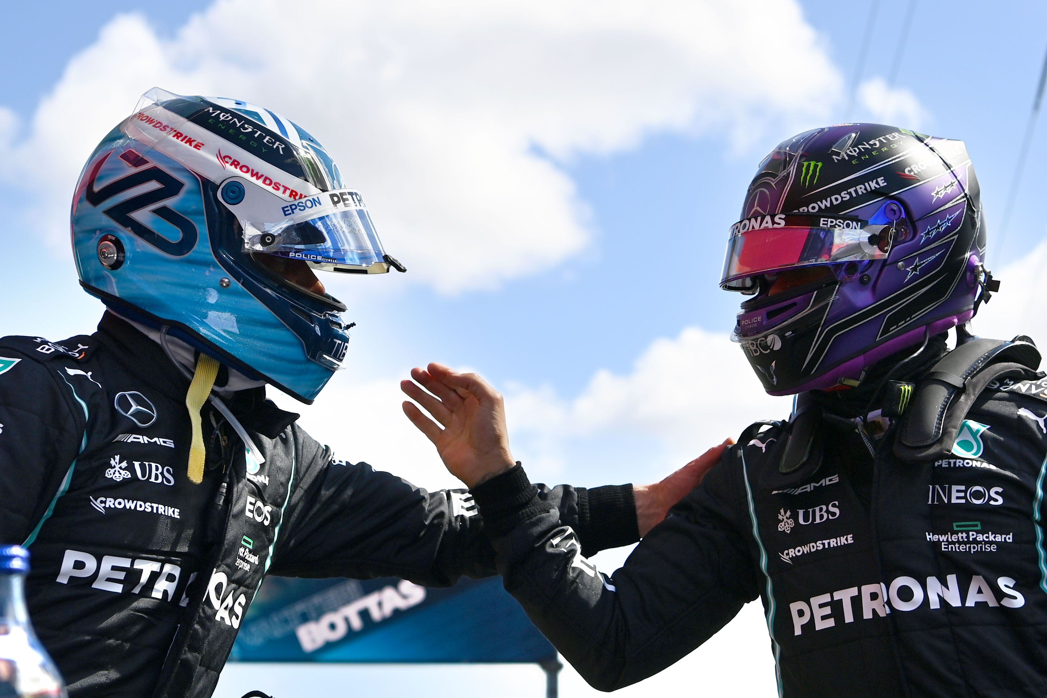 Valtteri Bottas le negó a Lewis Hamilton su pole position número 100 en la categoría reina (Foto: REUTERS)