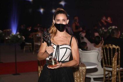 Soledad Pastorutti con su premio (Foto: Mario Sar)