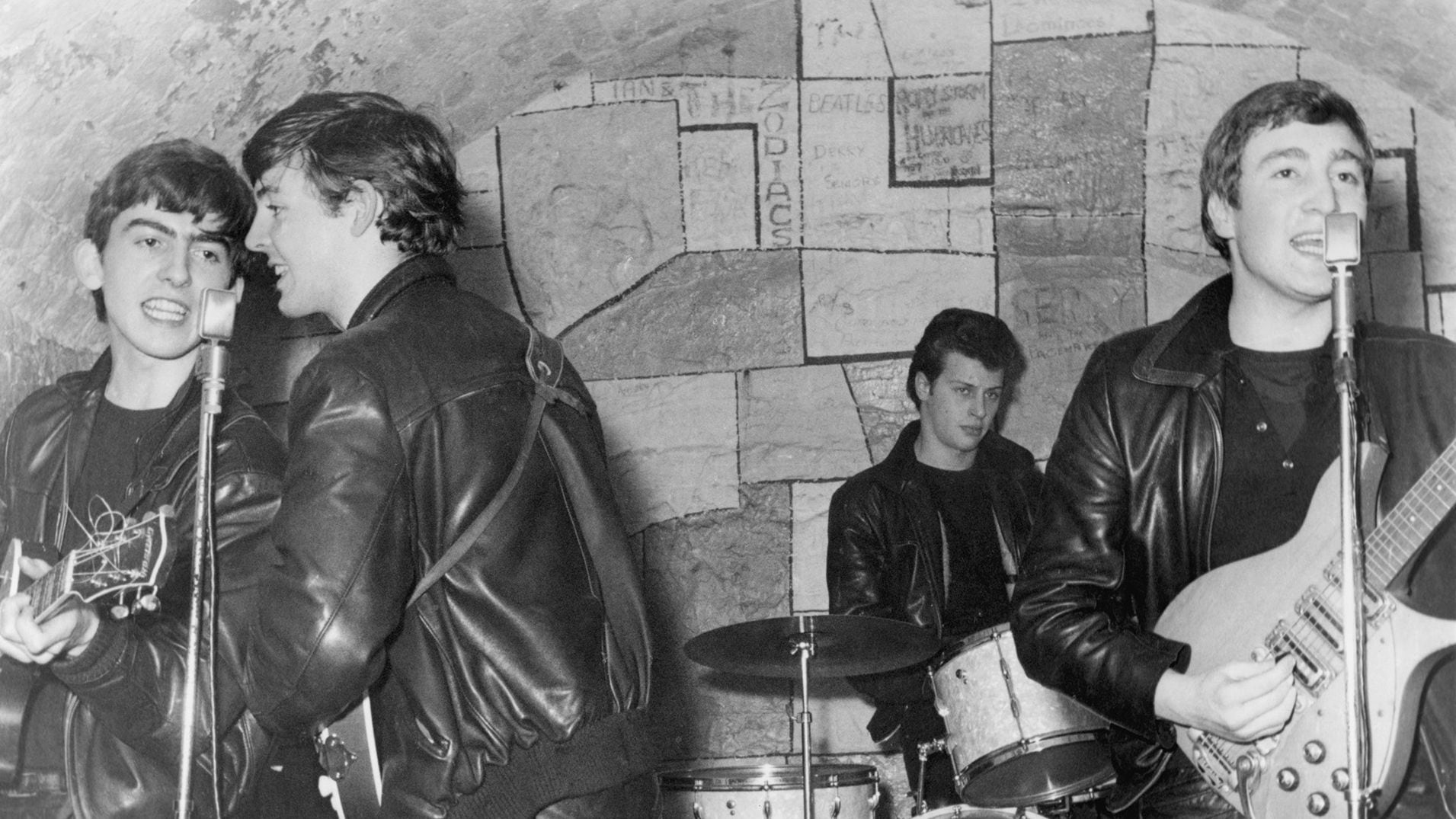 otra de las jornadas memorables de los Beatles en The Cavern fue la del primer show que brindaron con Ringo como baterista. Muchos de los fans clamaban por el regreso de Pete Best (al que se ve en la foto)(Photo by Michael Ochs Archives/Getty Images)