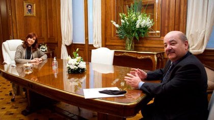 Cristina Kirchner tuvo varias reuniones en su despacho, sólo se tomó foto con el rector de la Universidad Nacional de La Plata, Fernando Tauber