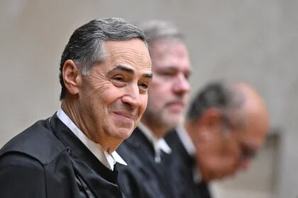 El ministro Luís Roberto Barroso participa en un acto de posesión como presidente del Supremo Tribunal Federal de Brasil (STF), el 28 de septiembre de 2023, en Brasilia (EFE/ Andre Borges)
