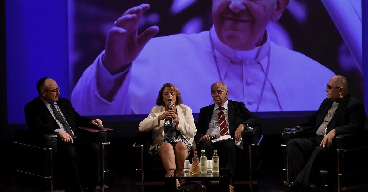 For the 10th anniversary of Francisco’s pontificate, a group of associations and personalities paid tribute to the Chancellery