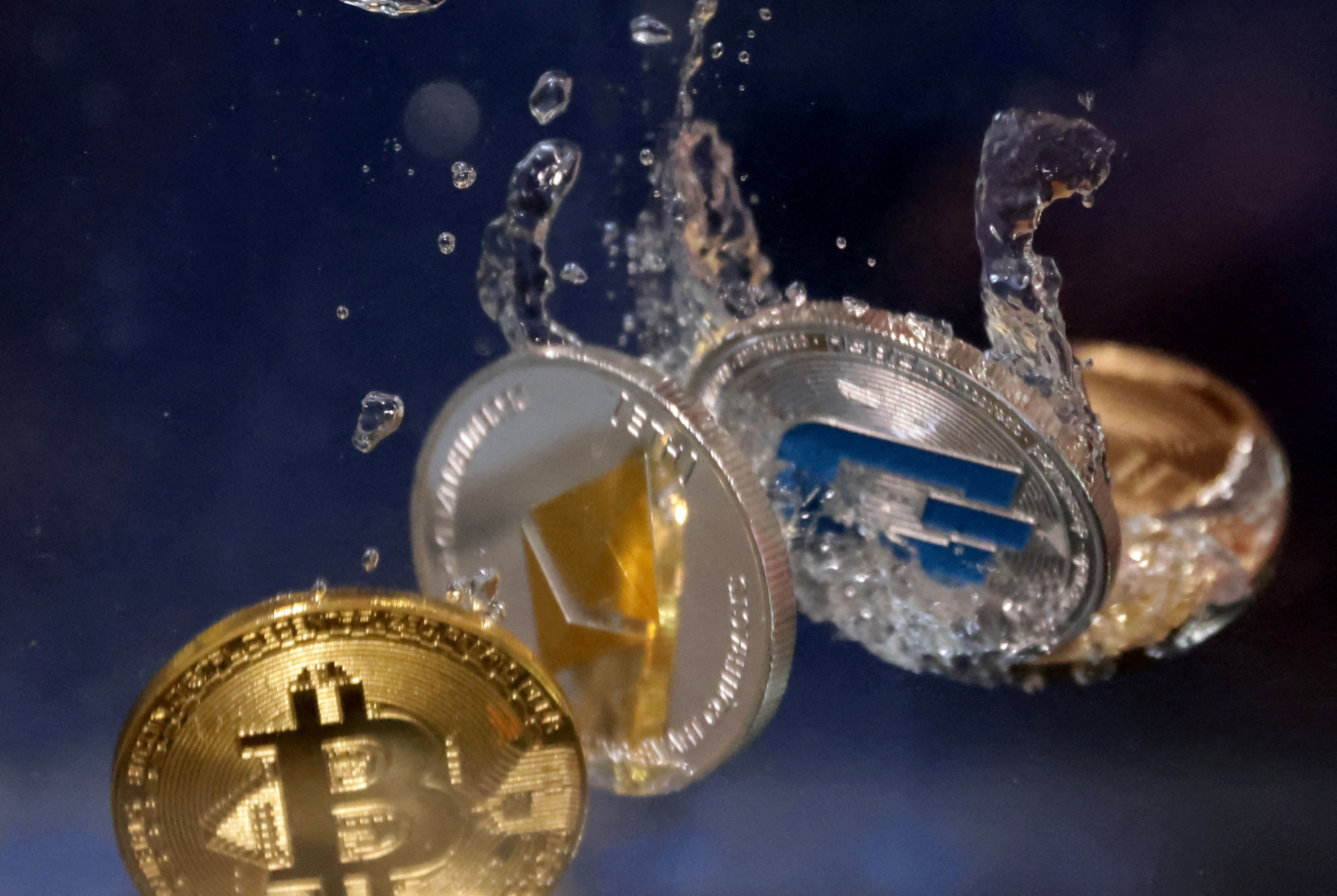 Una representación de las criptomonedas. (REUTERS/Dado Ruvic/Illustration/File Photo)