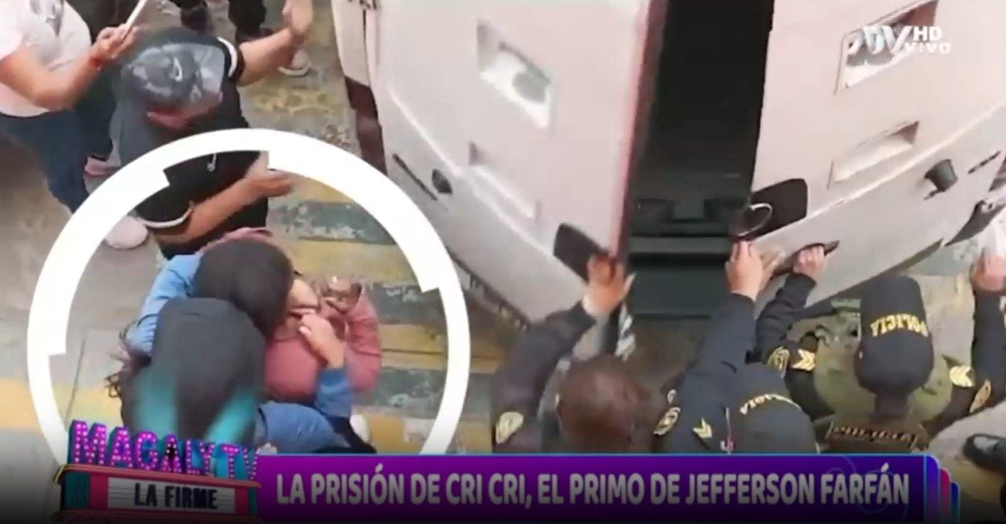 El desgarrador llanto de la madre de ‘Cri Cri’ al despedirse y las imágenes inéditas de su traslado a Piedras Gordas. (Captura 1: Magaly TV La Firme)