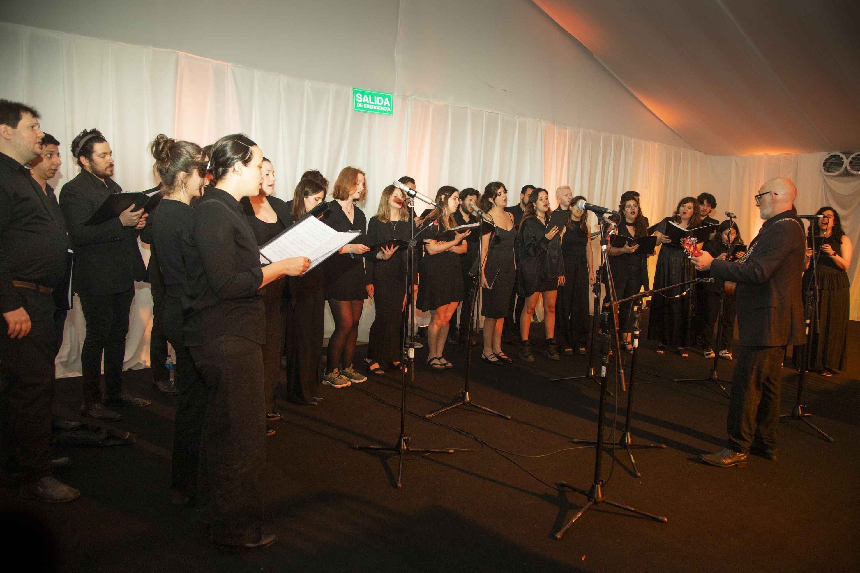 El Ensamble vocal de la Universidad ofreció algunas canciones al cierre del evento