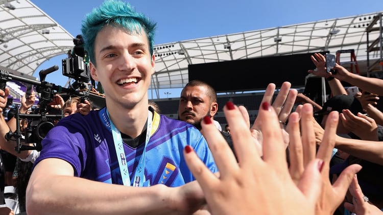 Ninja Blevins, uno de los streamers más populares de Fortnite, llegando a un campeonato de este videojuego, en Los Ángeles (Getty Images/AFP (AFP)