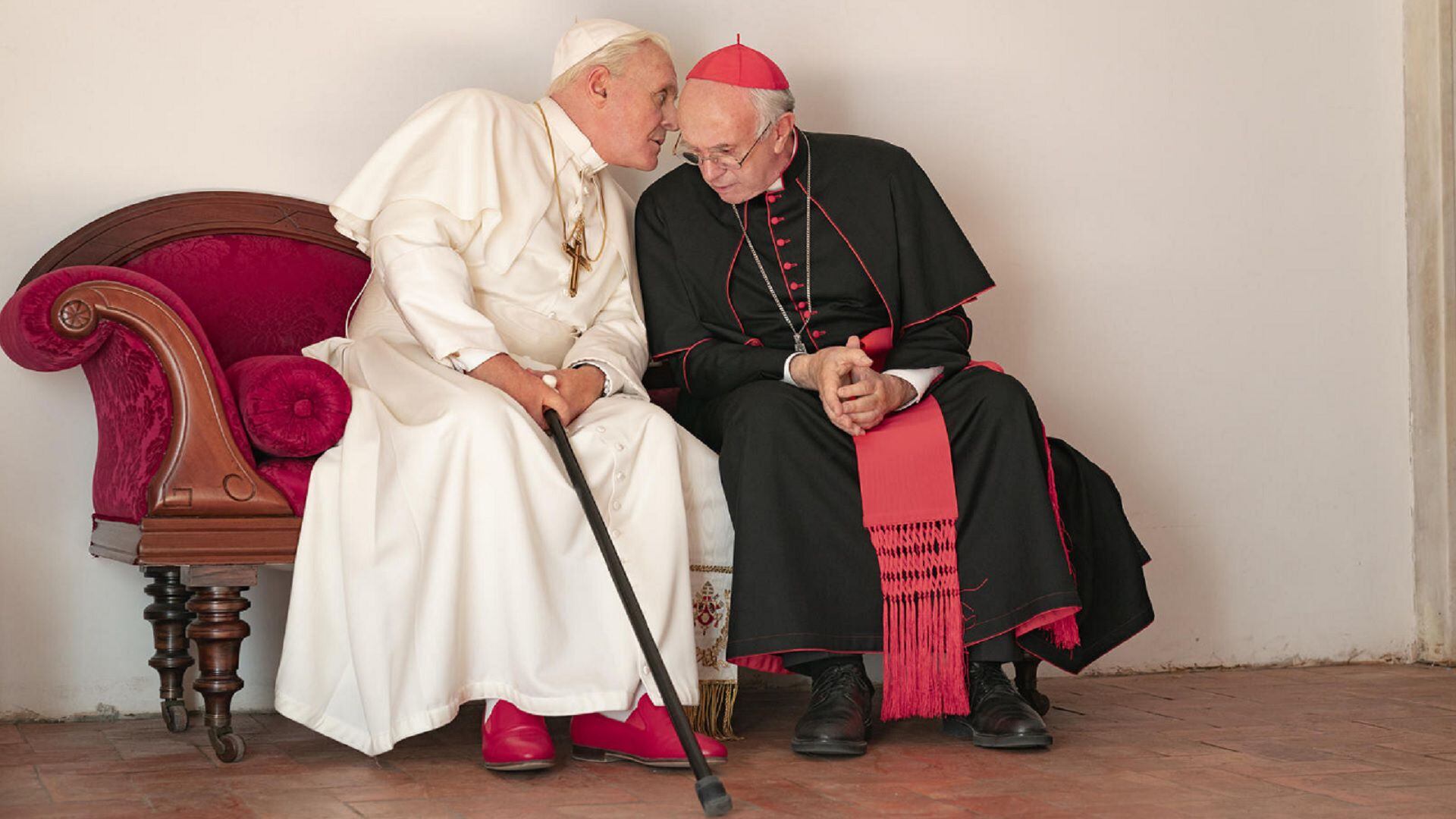 Anthony Hopkins y Jonathan Pryce caracterizados como el papa Benedicto XVI y el Cardenal Bergoglio (Foto: Netflix)