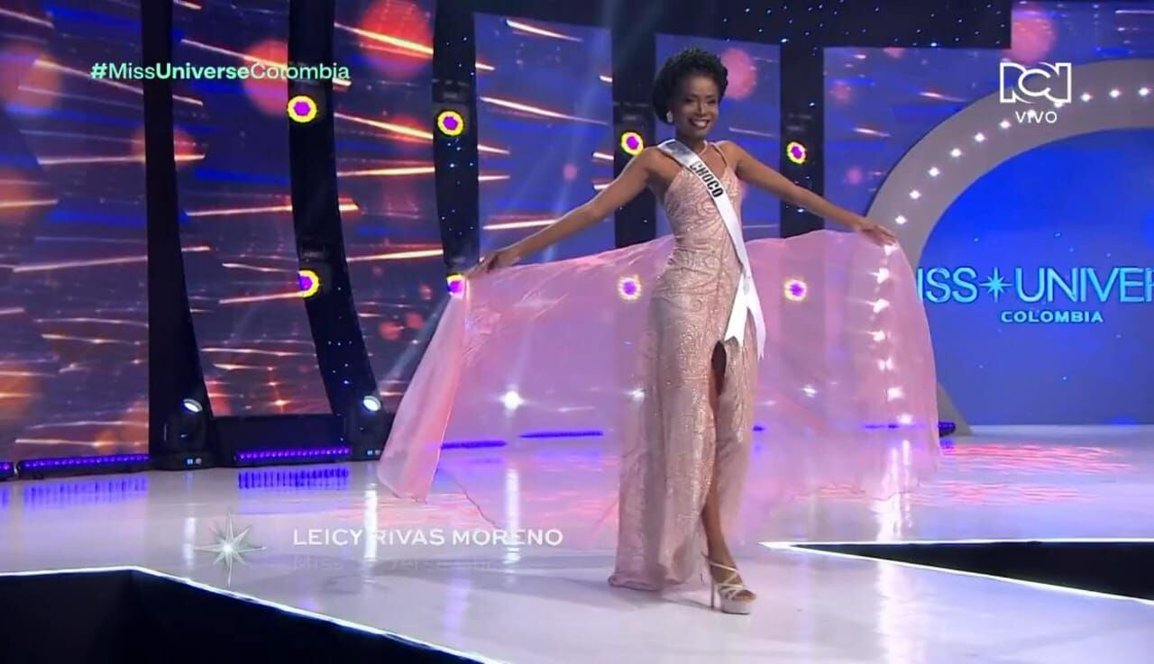 Desfile en traje de gala: Miss Universe Chocó - crédito RCN