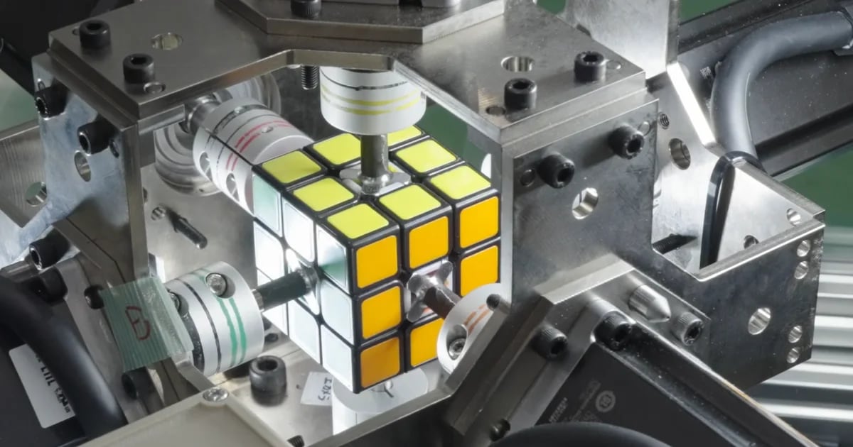 The robot is the equivalent of a human: it assembled a Rubik's Cube in record time