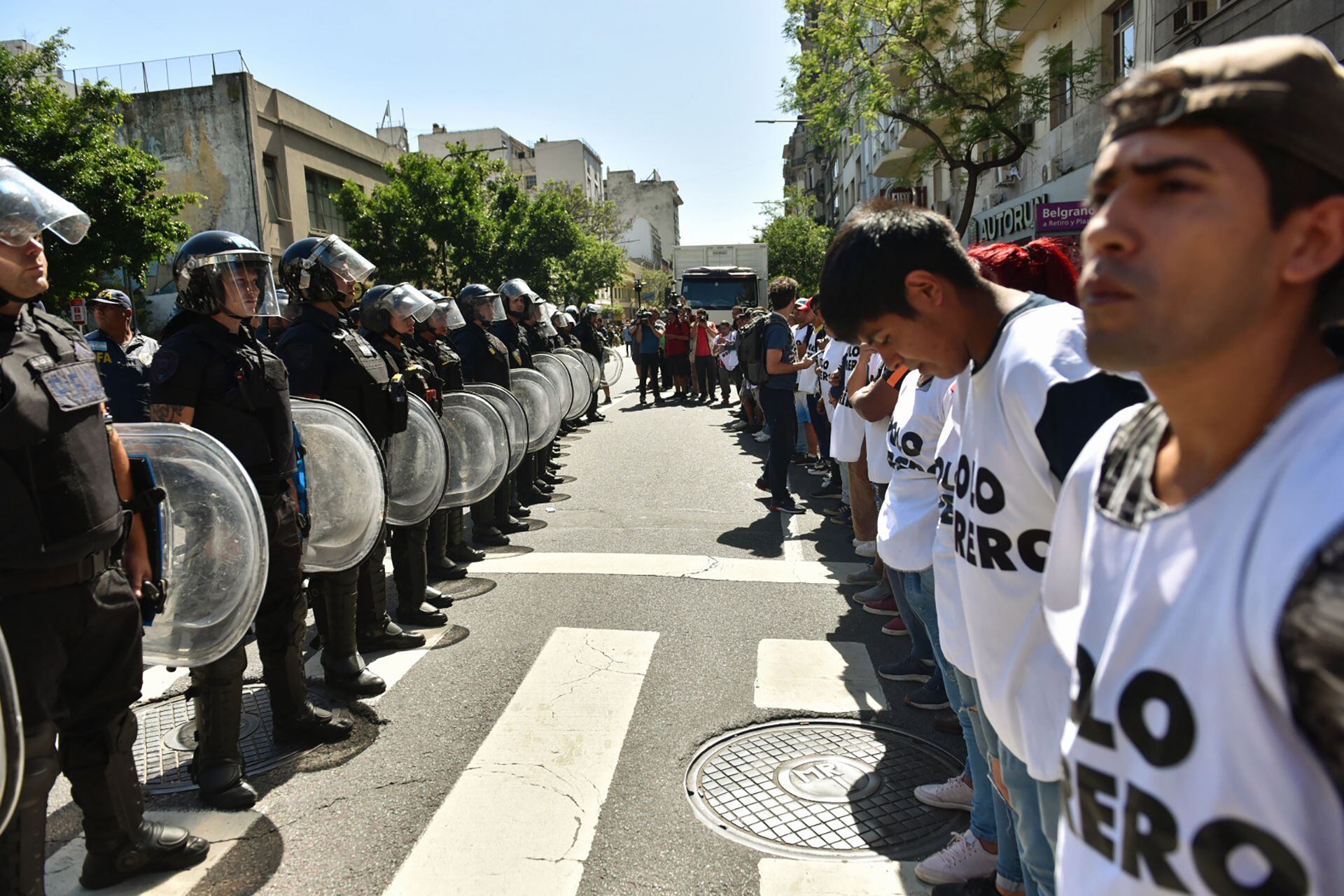 Marcha 20D - Polo obrero frente a la policía