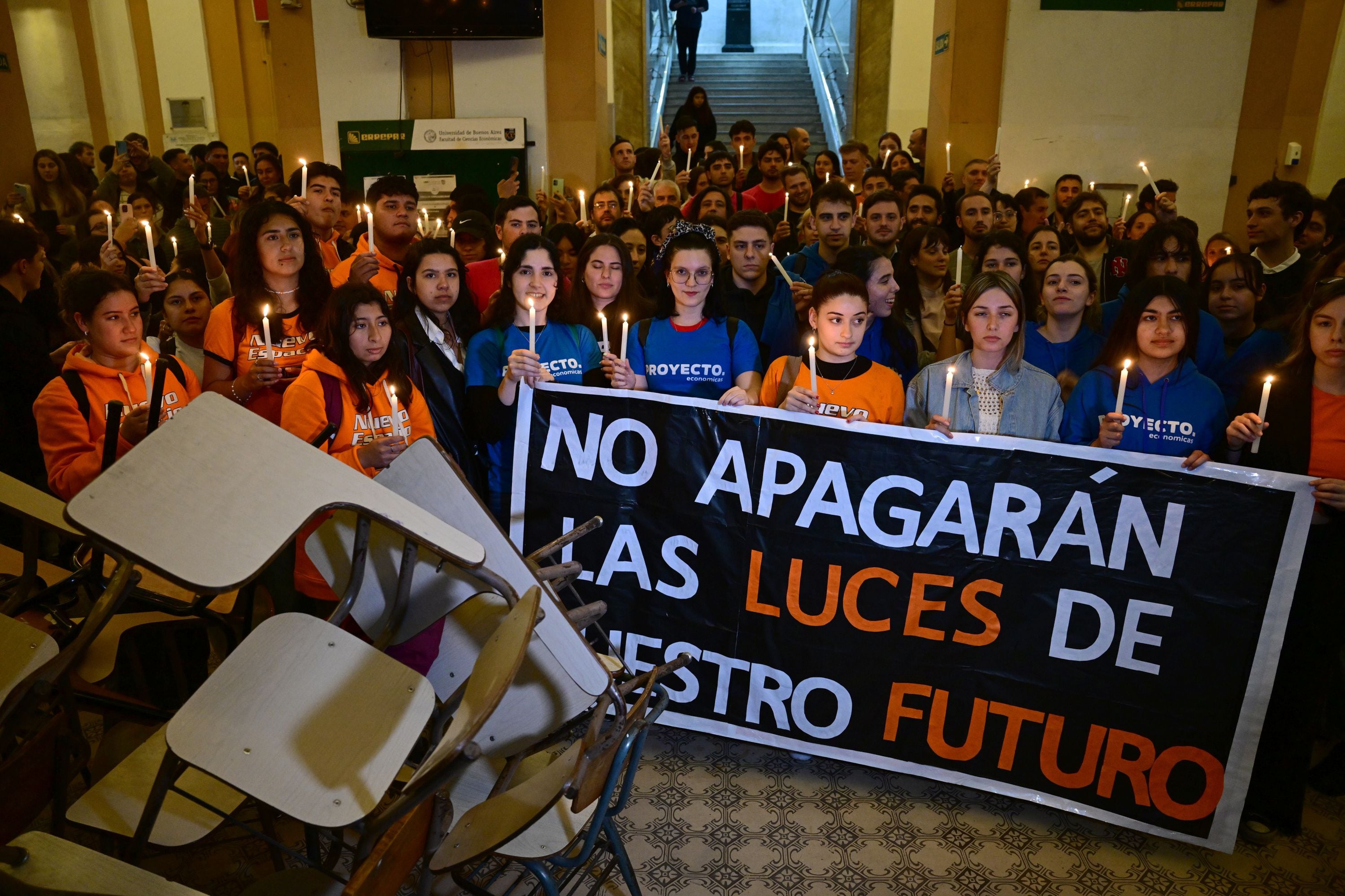 Los estudiantes de Exactas realizaron una protesta con velas (Maximiliano Luna)