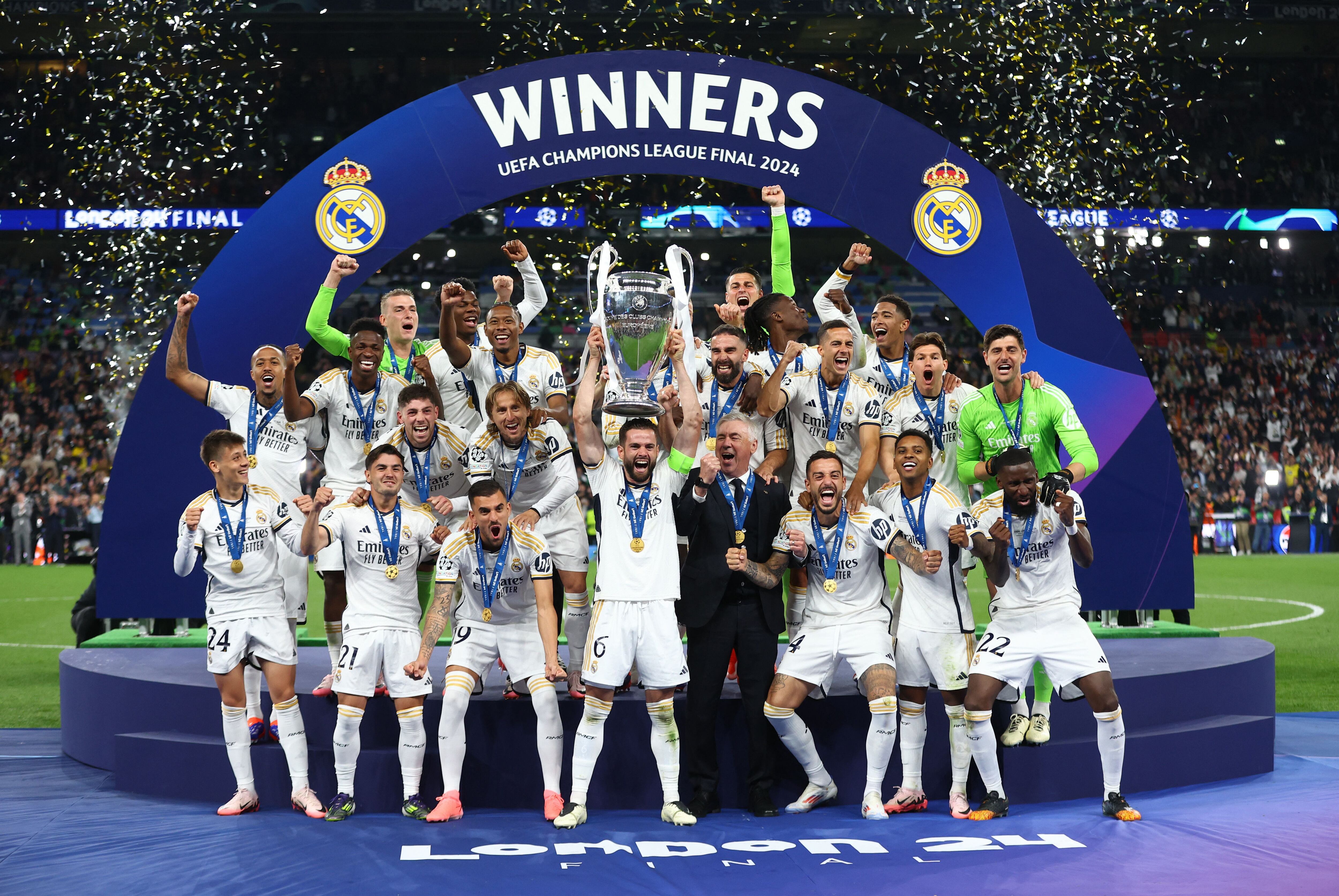 El Real Madrid con la Orejona tras ganar la Champions League en Wembley (REUTERS/Carl Recine)