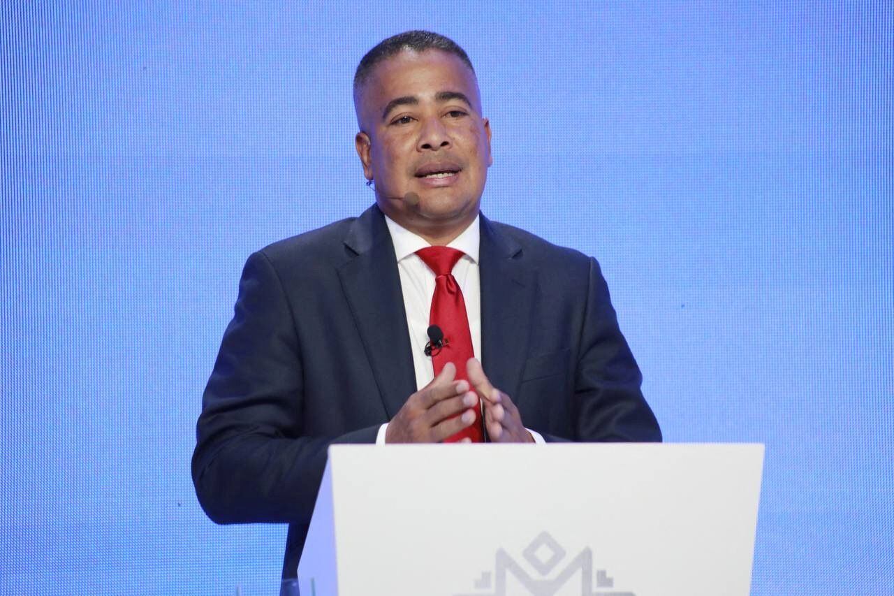 Ecuador presidential candidate Bolivar Armijos of the Movimiento Amigo party speaks during a presidential debate, in Quito, Ecuador August 13, 2023. National Electoral Council/Handout via REUTERS THIS IMAGE HAS BEEN SUPPLIED BY A THIRD PARTY. NO RESALES. NO ARCHIVES. BEST QUALITY AVAILABLE.