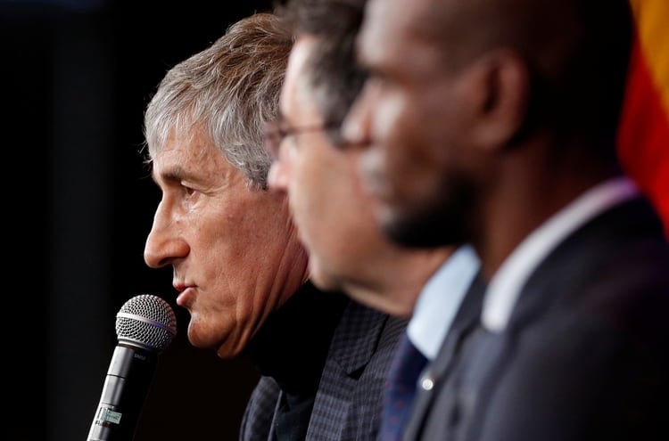 Soccer Football - Quique Setien unveiled as FC Barcelona new coach - Camp Nou, Barcelona, Spain - January 14, 2020 New FC Barcelona coach Quique Setien, president Josep Maria Bartomeu and sports director Eric Abidal during the press conference REUTERS/Albert Gea