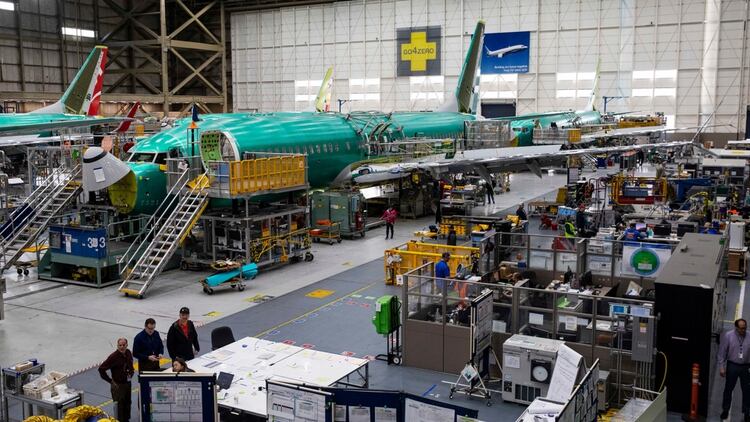 El 737 Max 8 en la planta de Boeing en Renton, Washington. Casi uno de cada tres vuelos nacionales en Estados Unidos se realiza en un 737, más que cualquier línea de aviones. (Ruth Fremson/The New York Times)