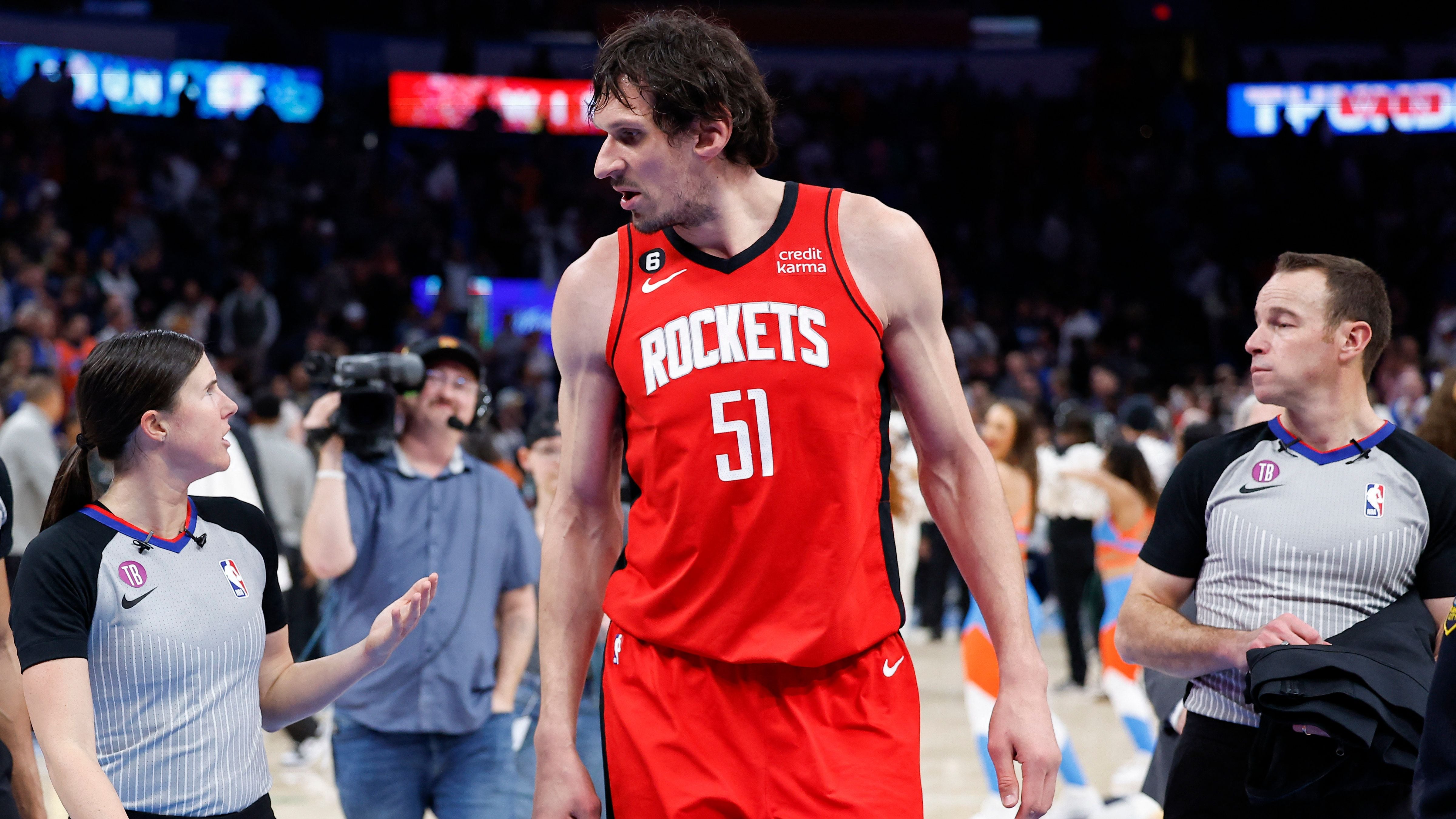 Boban Marjanovic, la estrella del día en la última jornada de la NBA en su fase regular