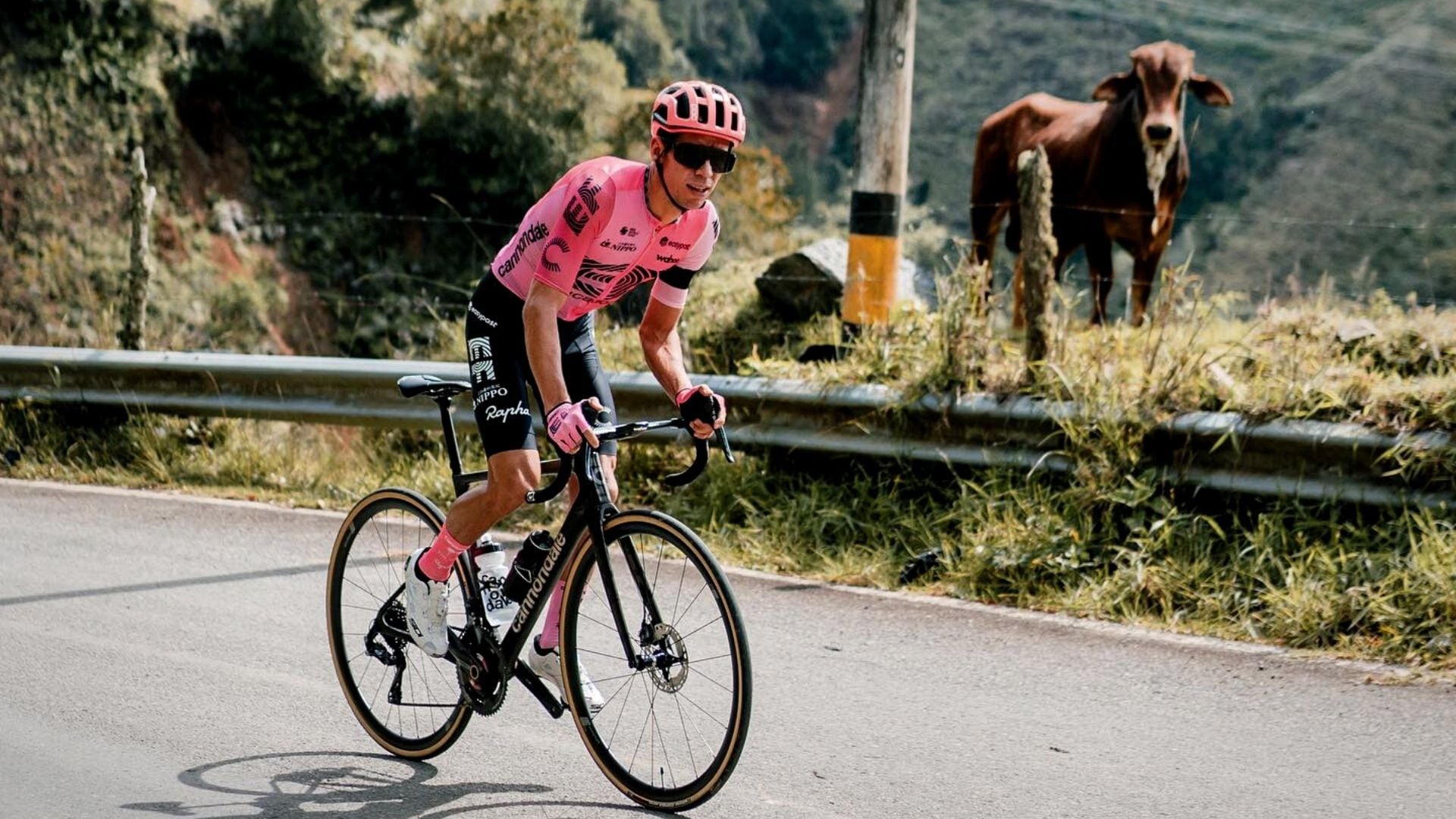 Emotivo y con muchos sentimientos encontrados, así recordó el ciclista colombianos sus primeros años - crédito @rigobertouran (Instagram)
