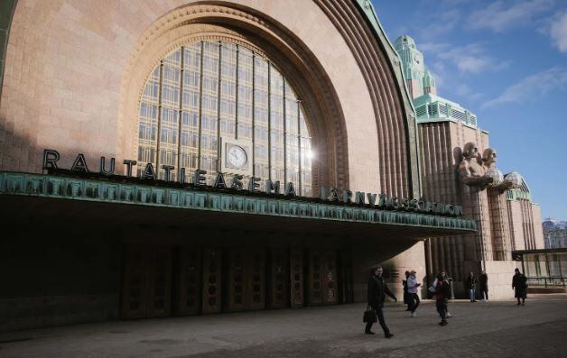 El edificio de piedra de estilo Art Déco alberga la estación de trenes de Helsinki (Getty Images)