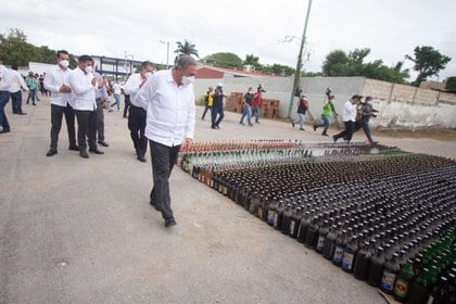 El gobernador de Campeche presidió la acción  (Foto: Twitter/@AysaGonzalez)