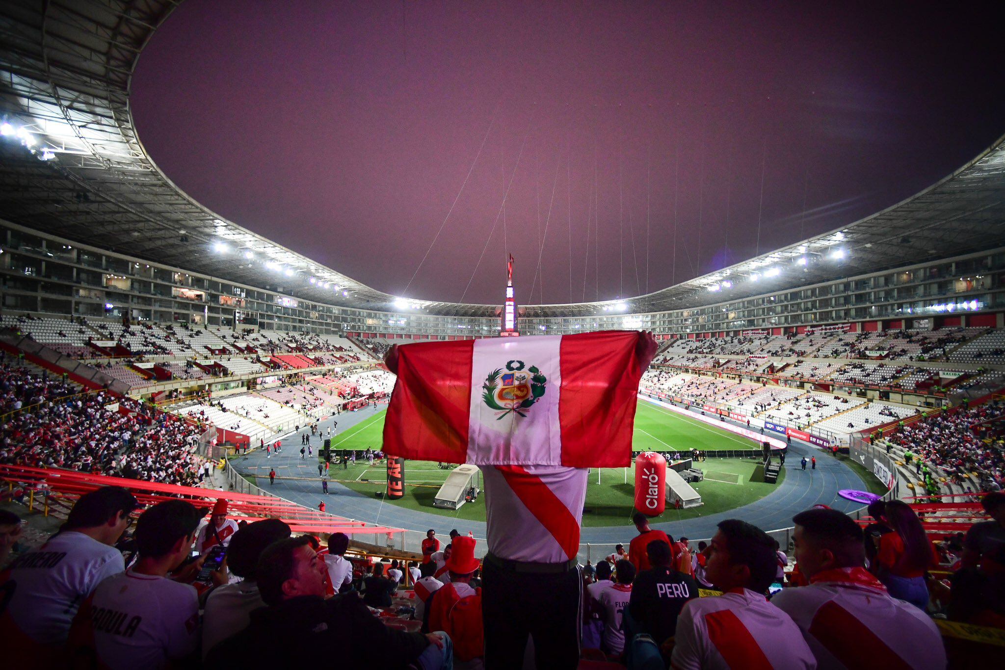 Los aficionados de Perú comienzan a llegar al estadio Nacional de Lima (@SeleccionPeru)
