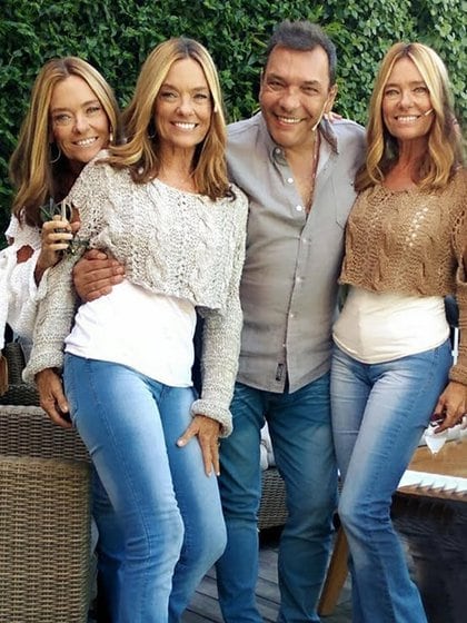 Fernando Prensa con sus amigas Las Trillizas de Oro