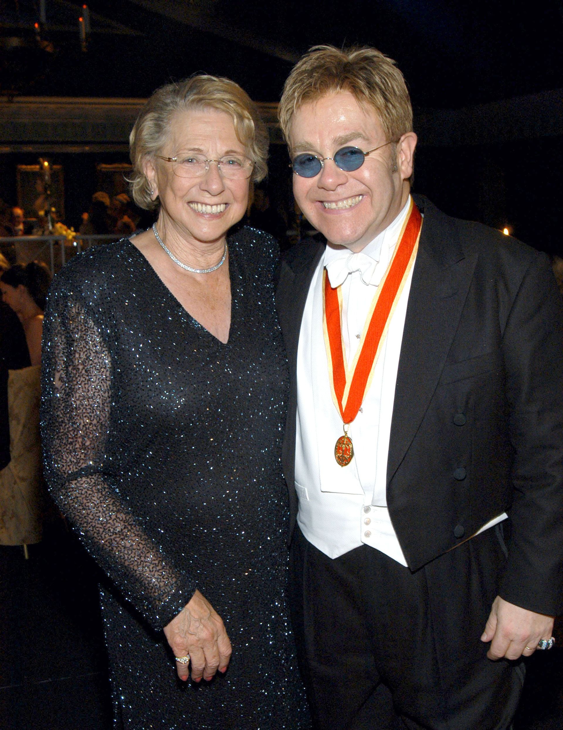 Elton John y su madre Sheila Farebrother no tuvieron una relación muy afectuosa. (Getty)