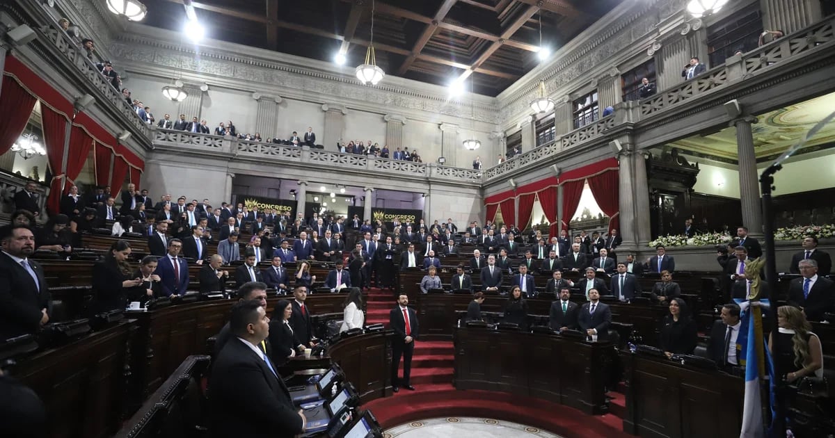 After hours of tension, Arevalo sworn in as Guatemala’s president despite judicial attack