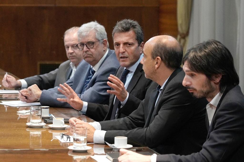 Sergio Massa y el equipo financiero, durante una reunión con ejecutivos de bancos en marzo pasado