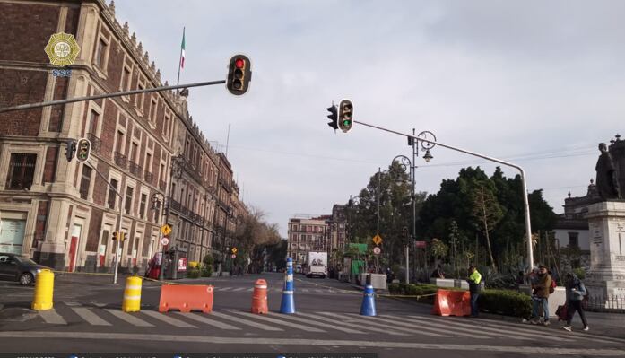 Cierran accesos vehiculares al Zócalo previo a la marcha nacional de la CNTE.