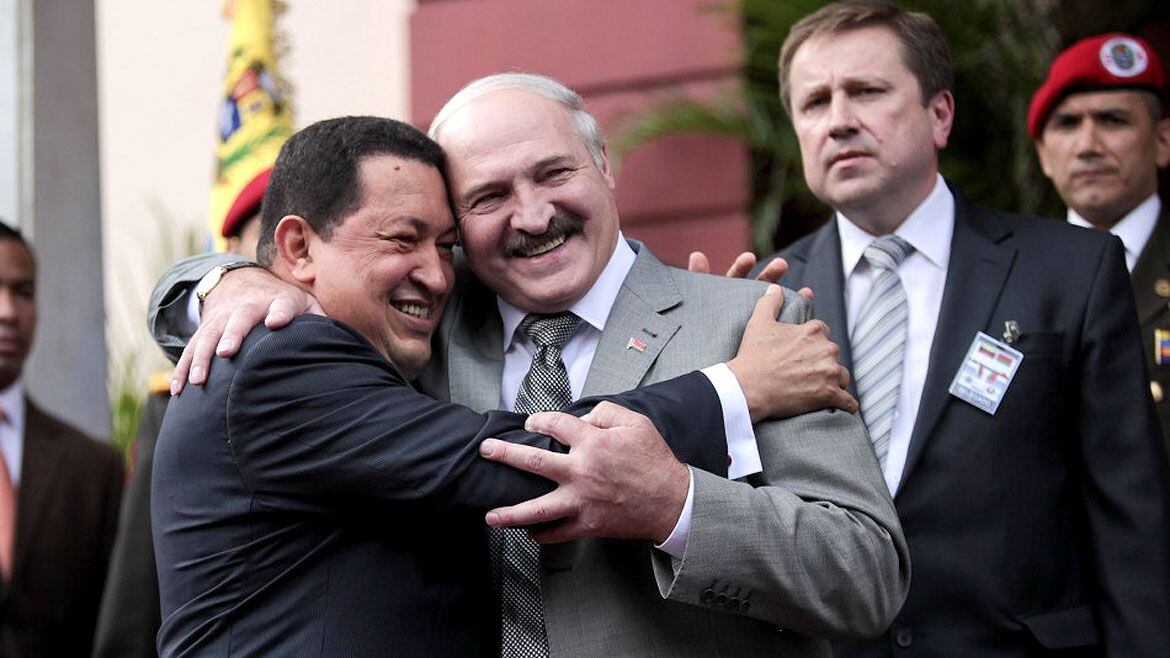 Foto de archivo de Hugo Chavez y Alexandr Lukashenko