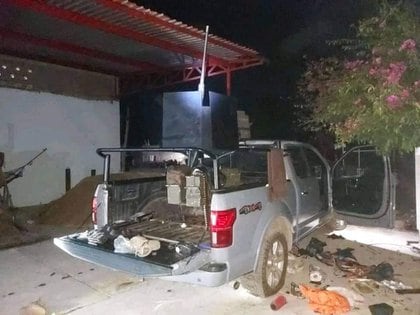 Detienen a dos personas y aseguran armamento en Jalisco WOMF327FFVFY3HISUGYTS7DIWI