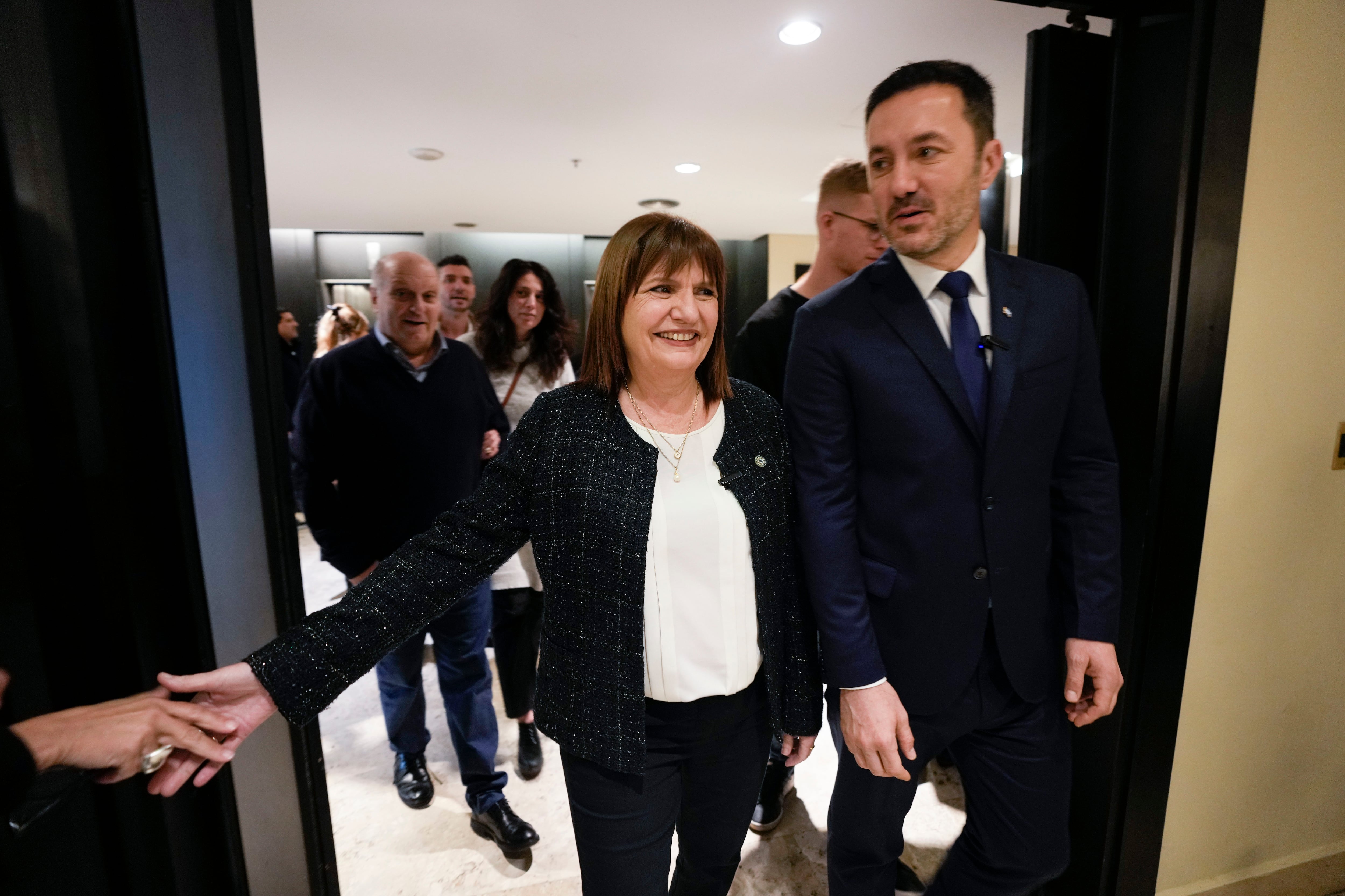 Patricia Bullrich junto a su compañero de fórmula, Luis Petri (Natacha Pisarenko)