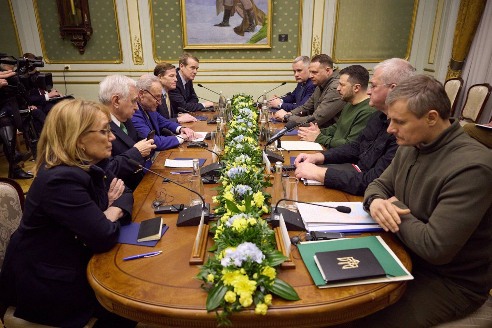 23/02/2024 El presidente de Ucrania, Volodimir Zelenski, junto con una delegación del Senado estadounidense.
POLITICA PRESIDENCIA UCRANIANA 