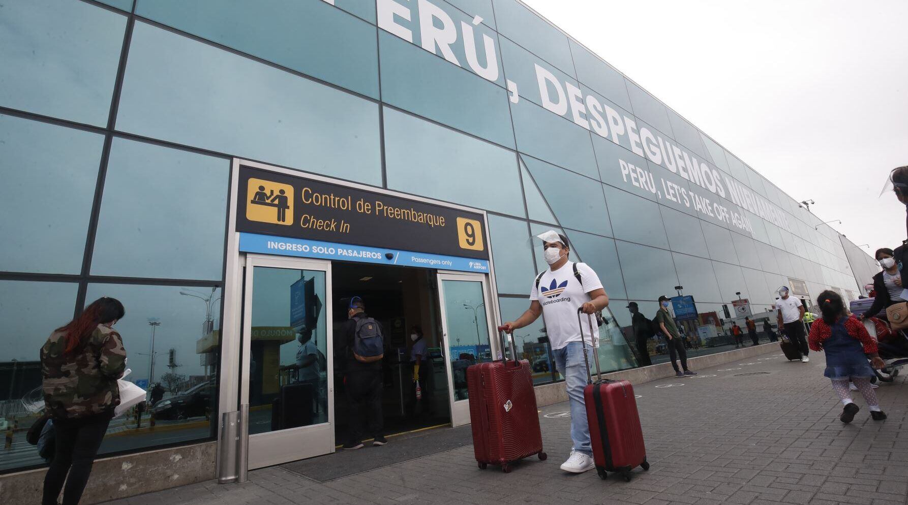 Aeropuerto Jorge Chávez solo permitirá el ingreso de pasajeros.