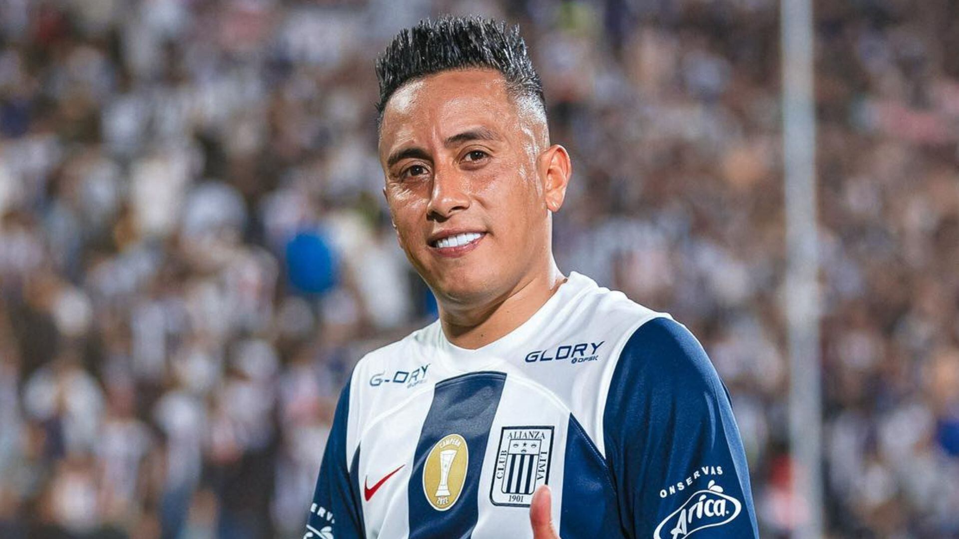 Christian Cueva renovó contrato con Alianza Lima