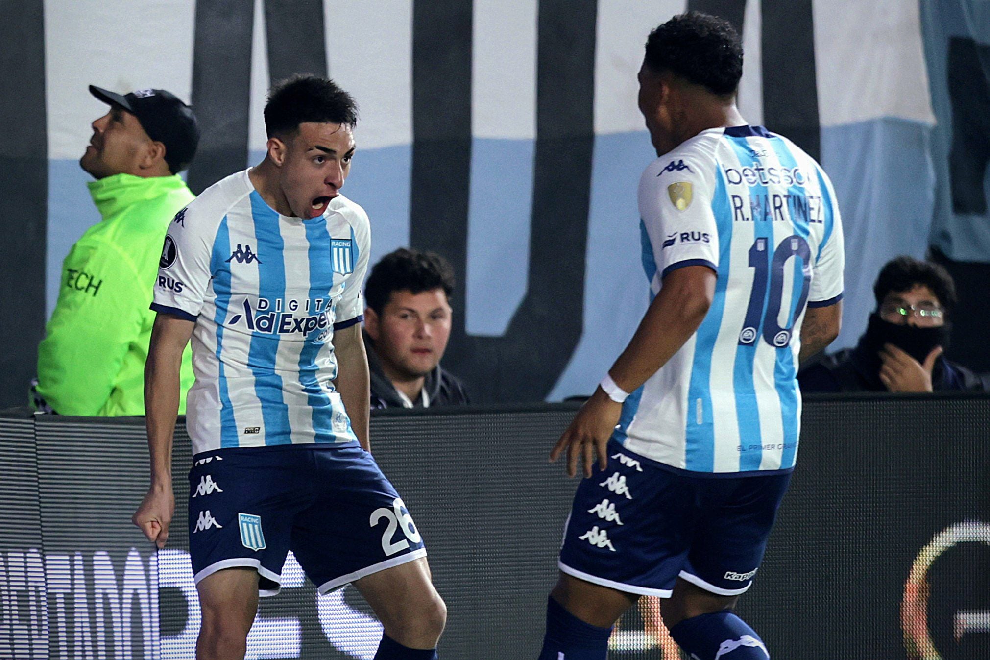 Racing goleó 3-0 a Atlético Nacional y será el rival de Boca Juniors en los  cuartos de final de la Copa Libertadores - Infobae