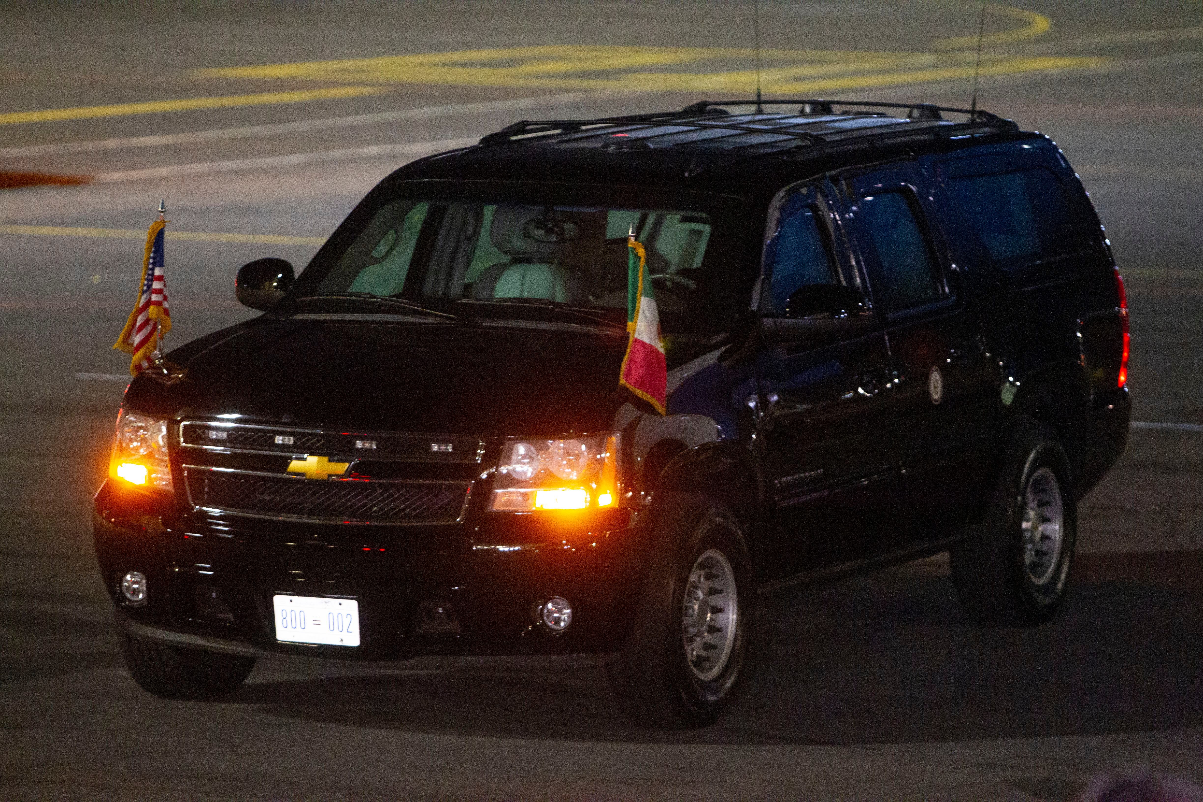 Auto en el que será trasladada  Kamala Harris, vicepresidenta de Estados Unidos, tras su llegada a Ciudad de México, Aeropuerto Internacional de La Ciudad de México. Junio 7, 2021. Foto: Karina Hernández / Infobae