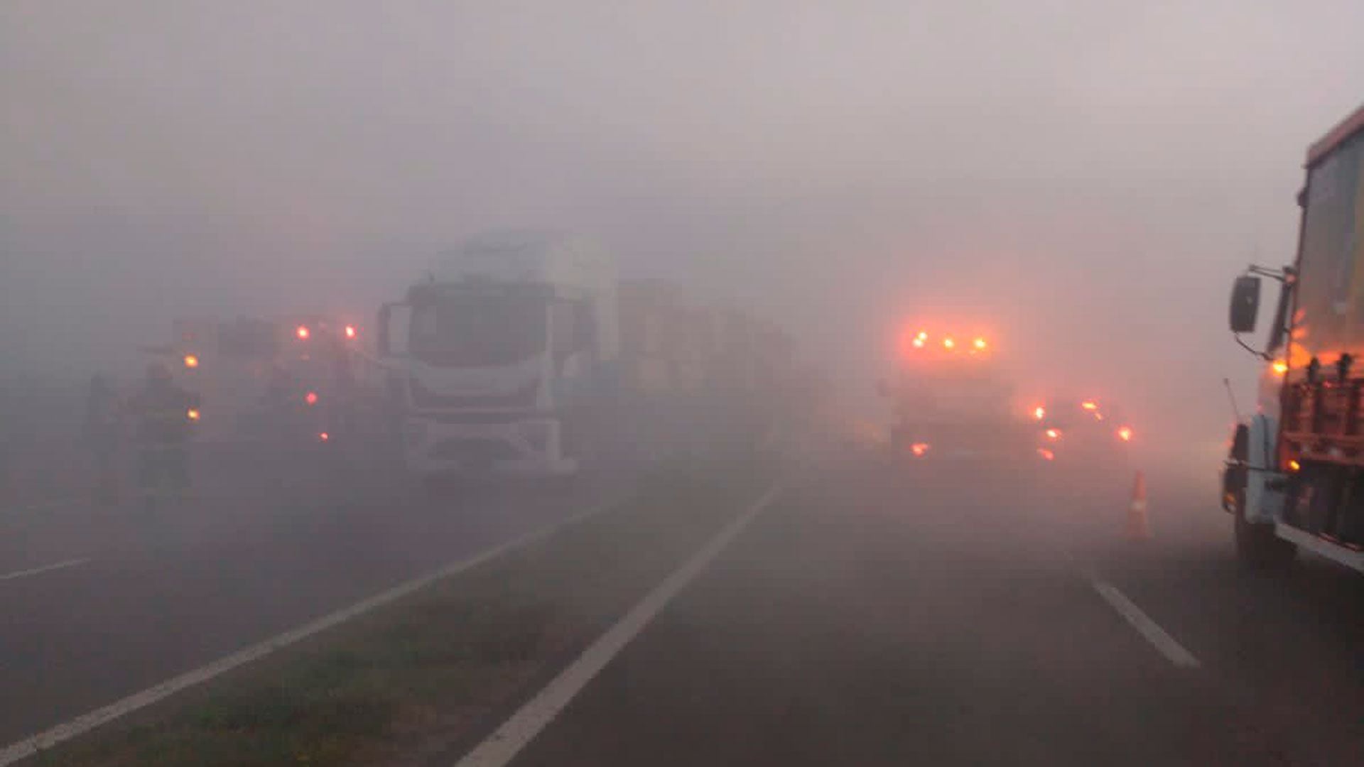 El choque se habría producido debido a dificultades en la visibilidad. (Fotos: Mariano Bradanini, vocero de las rutas 12 y 14)