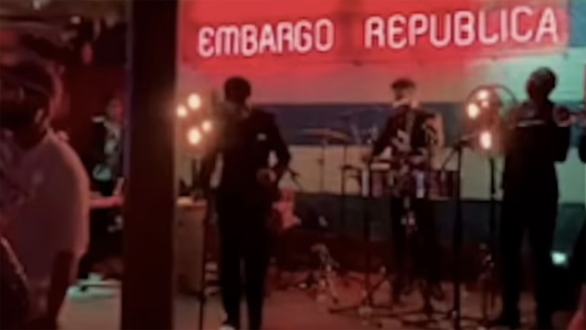 Una banda de música cubana amenizó la noche