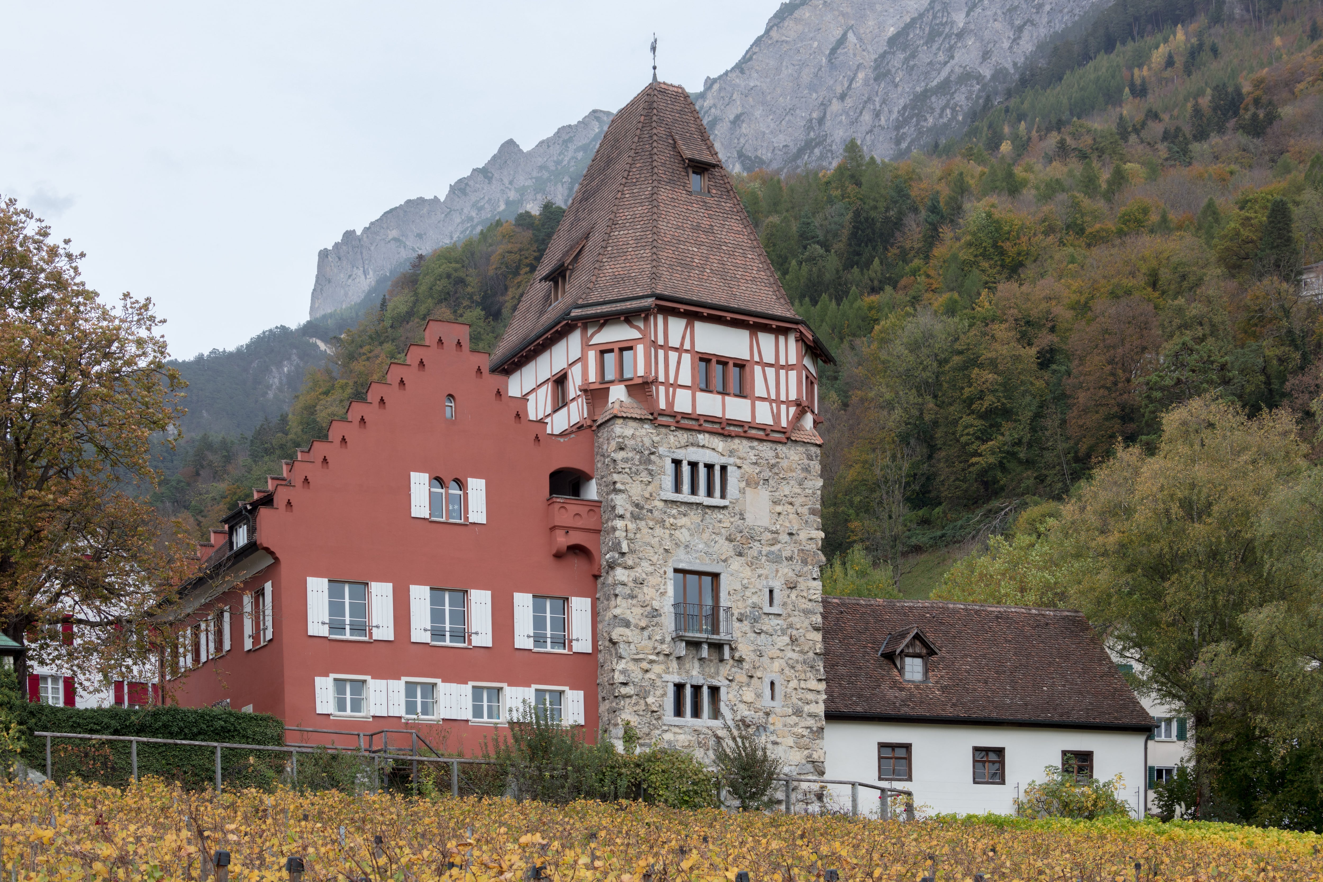 La Casa Roja de Vaduz. (Diego Delso, delso.photo, Licencia CC BY-SA)